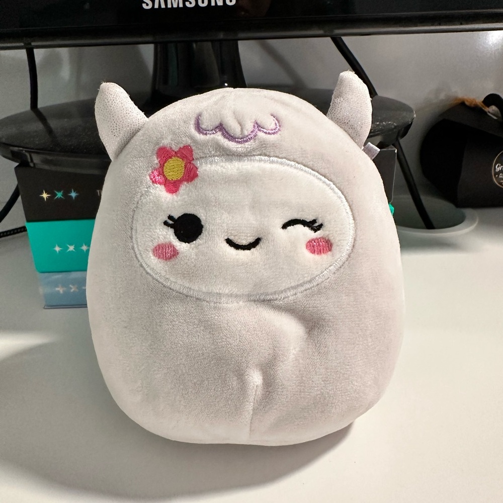 5” rhea the yeti squishmallow
